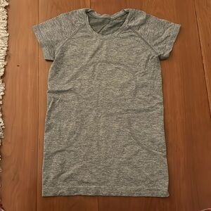 LULULEMON SWIFTLY TECH SHORT SLEEVE 2.0 - perfect condition